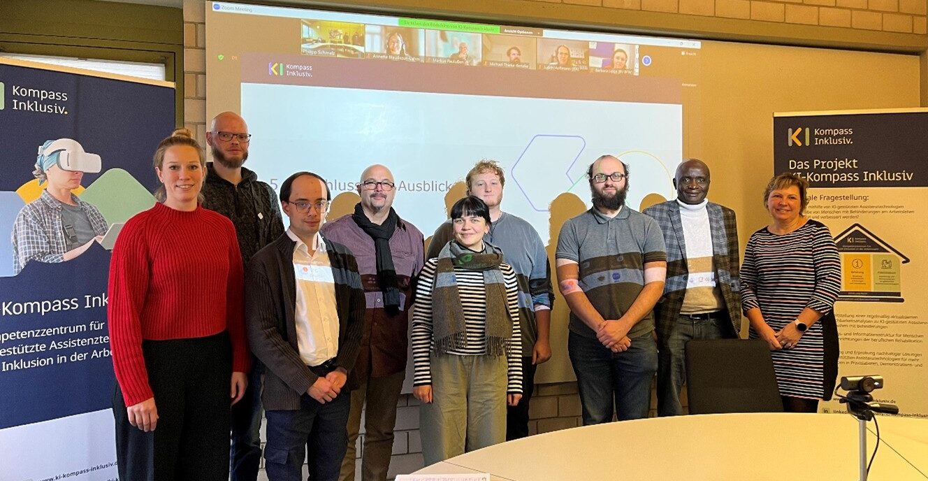 Gruppenfoto der Teilnehmenden vom Kick-Off des Arbeitgeber-Praxislabors Hochfranken 